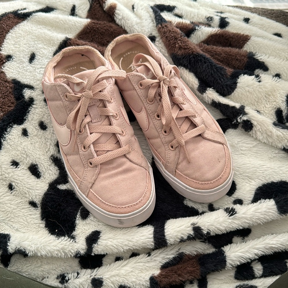 Nike Court Legacy Mule size 6.5